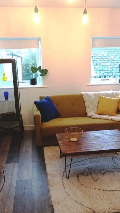 Juliet Beautiful 1 Bedroom, Central, Modern Space. 달링턴 외부 사진