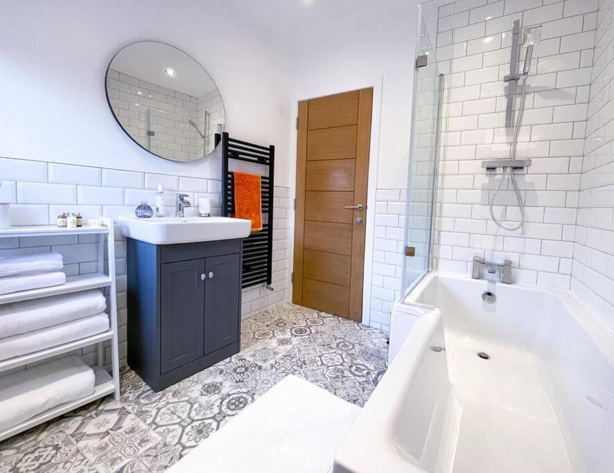 Juliet Beautiful 1 Bedroom, Central, Modern Space. 달링턴 외부 사진